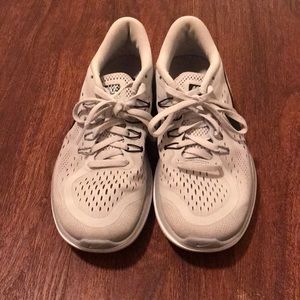 Nike flex 2017 run, size 6